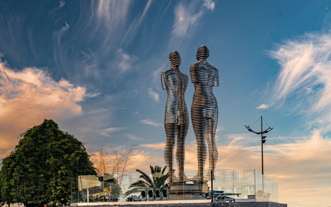 Ali & Nino Statue - Batumi’s iconic sculpture of love and unity