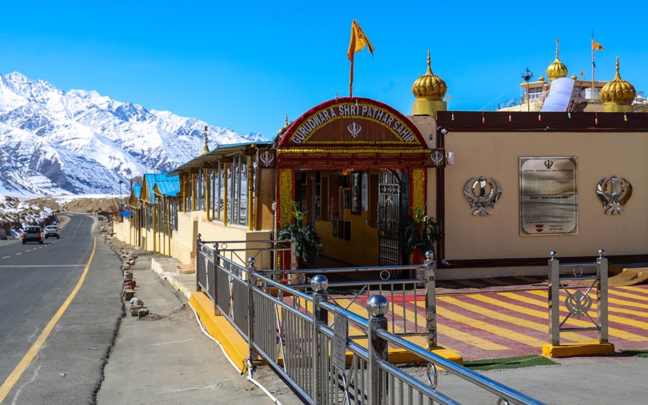 Pay a Visit to Gurudwara Pathar Sahib