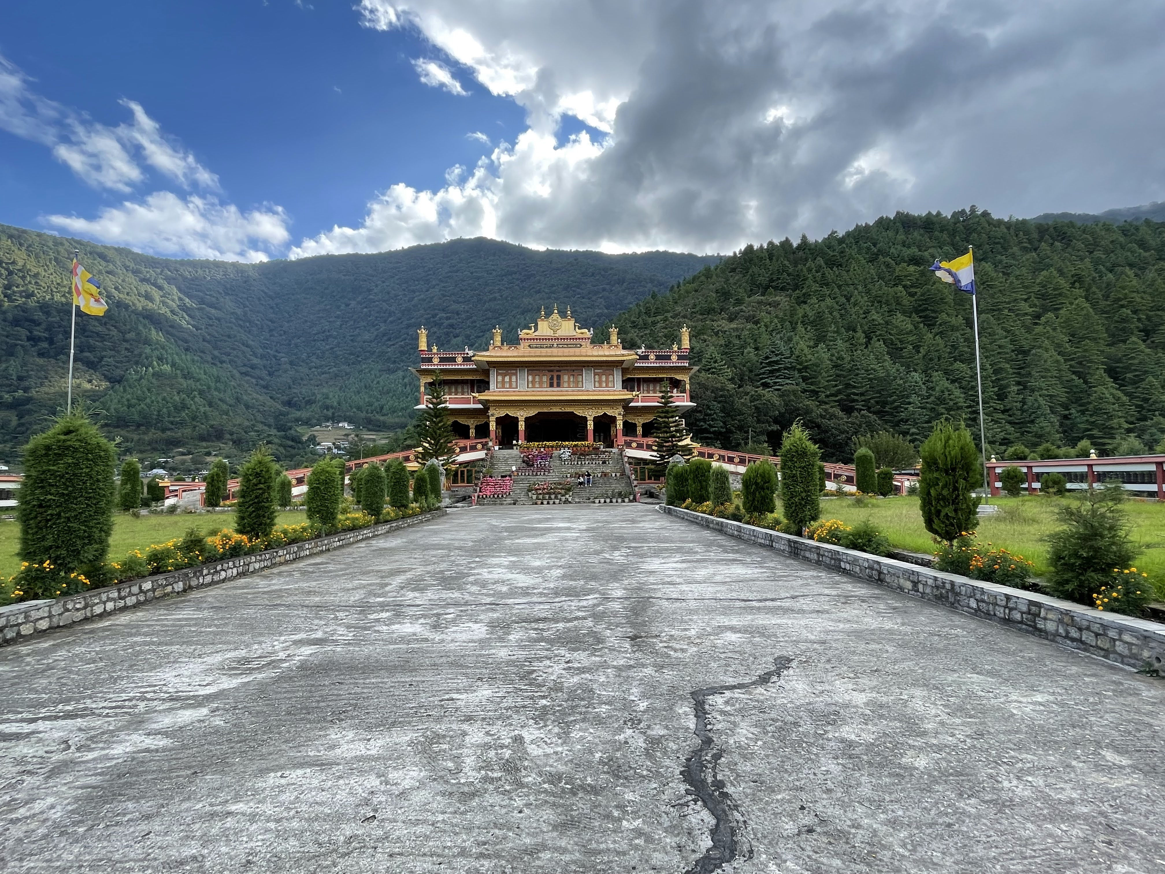 Dirang Monastery, also known as Thupsung Dhargye Ling Monastery was inaugurated by his Holiness the 14th Dalai Lama.