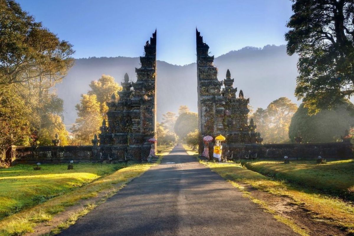 The iconic Handara Gate