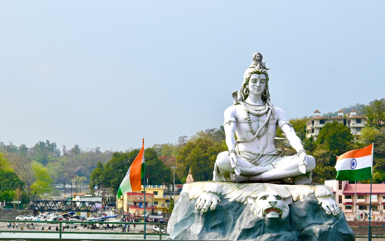 Relax by the sacred banks of Triveni Ghat